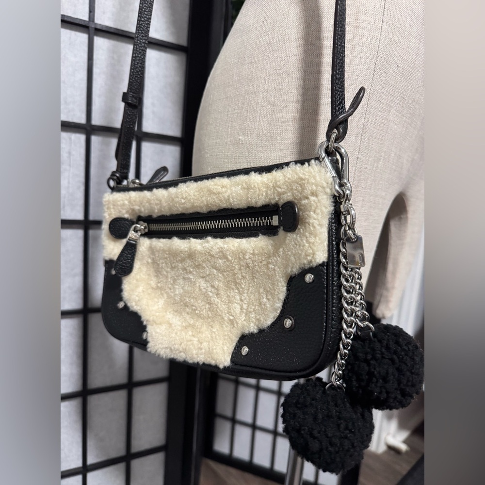 Coach Rhyder Pochette crossbody bag in Shearling w Studs - Picture 4 of 13